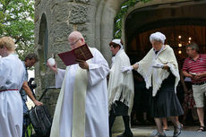 Nachfeier des Mährisch-Neustädter Wachsstockfestes an der Weingartenkapelle (Foto: Karl-Franz Thiede)